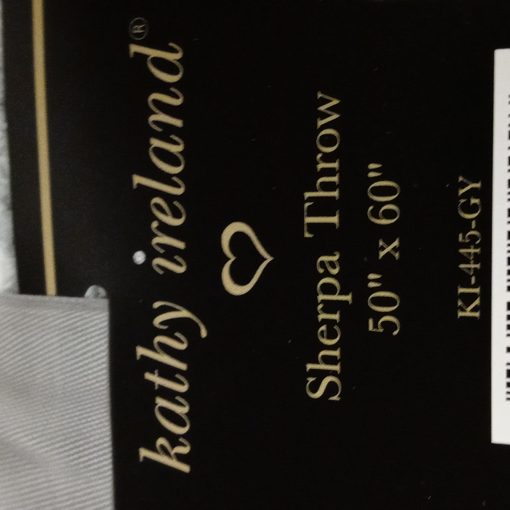 Kathy Ireland Sherpa Throw 50x60 New - Picture 2 of 2